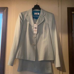 LeSuit white with turquoise herringbone suit